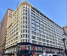 Le Carson, Pirie, Scott and Company Building.