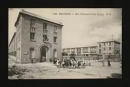 Rue d'Arcueil et les écoles.