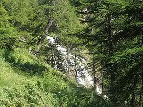 Cascade du Crachet, en aval du lac.