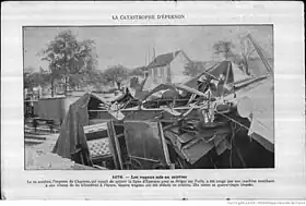 Photo des wagons détruits.