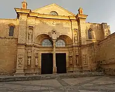 La façade de la cathédrale