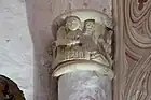 Chapiteau du XIVe&nbsp;siècle sur les colonnes ayant permis de rehausser l'édifice primitif du XIe&nbsp;siècle, représentant un ange, symbole de saint Mathieu.