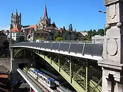 Les ponts Bessières et St-Martin avec, au deuxième plan, la colline de la Cité et la cathédrale Notre Dame de Lausanne