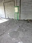 La tête de puits matérialisée no&nbsp;7 ter et l'exutoire de grisou.