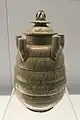 Jarre à cinq tubes, aux pétales de lotus. Grès à couverte céladon, Longquan. Vers 960-1279. Musée de Shanghai