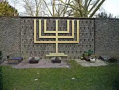 Menorah au cimetière de Francfort-sur-Main, Allemagne, XXe siècle.