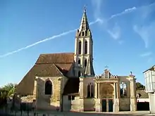 Vieux village. Église Saint-Christophe façade Ouest.