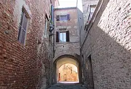 La porte Alberti du XIVe&nbsp;siècle.