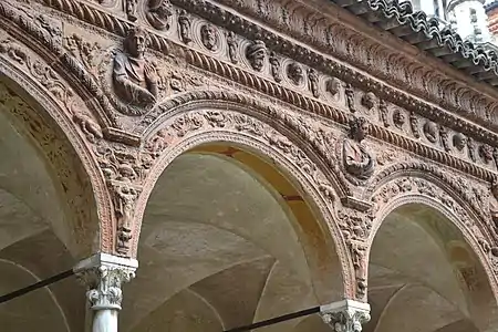 Détail du petit cloître.