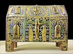 Châsse représentant la Crucifixion (déb XIIIe&nbsp;siècle, Musée de Cluny).