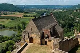 La chapelle surplombant la vallée de la Dordogne XIIIe&nbsp;siècle, avec ajouts du XVIIe&nbsp;siècle.