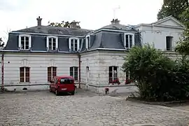 Château vu depuis la grille.