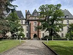 Le château de Savigny, aujourd’hui lycée Corot.