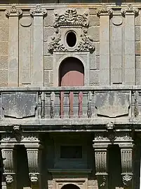 Détail du décor de la façade sur cour
