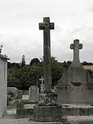 Broons-sur-Vilaine : la croix du cimetière.