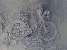 Vue d'un vélo au fond du canal Saint-Martin