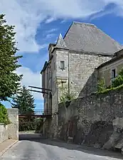 Le pont-levis et l'entrée.