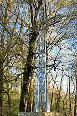 Croix en fonte de la Marque.