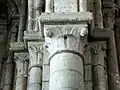 Chapiteaux à l'entrée de l'absidiole sud, côté sud.
