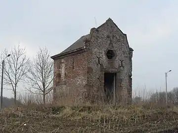 Chapelle Notre-Dame de la Consolation. Restaurée au début du XXe&nbsp;siècle, actuellement abandonnée et saccagée,.
