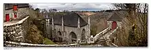 Vue d'ensemble panoramique de la chapelle Sainte Barbe, sur la commune du Faouët dans le Morbihan.