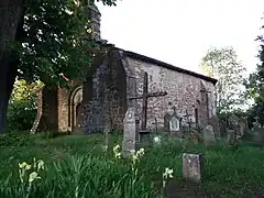 La chapelle et son cimetière
