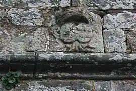 Armoiries sculptées.