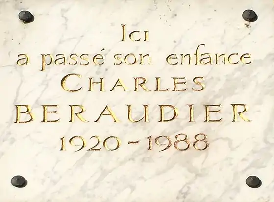 Plaque «&nbsp;ici a passé son enfance&nbsp;» à Saint-Rambert-en-Bugey.