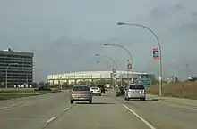 Vue depuis le Charles Lindbergh Boulevard.