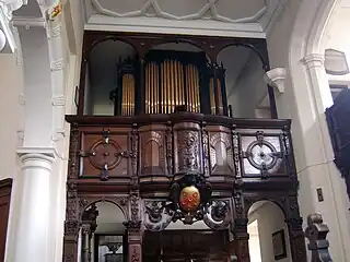 Orgue de l'aile nord de la chapelle
