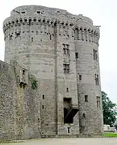 Pont-levis sans flèche basculant en se relevant par l'avant du château de Dinan