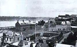 La place d'Armes et le futur site du château Frontenac, en 1866.