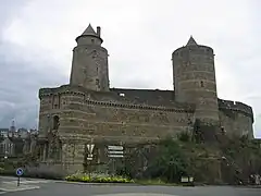Les tours et la poterne d'Amboise du XVe&nbsp;siècle.