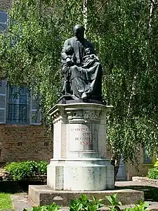 Monument à saint Vincent de Paul (1857), Châtillon-sur-Chalaronne.