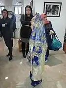 Une petite fille en chedda.