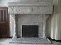 Cheminée du hall d'entrée actuel de l'hôtel d'Alluye avec son pare-feu (dans les anciennes cuisines).