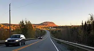 Le sommet du mont Orford vu depuis la route 220.