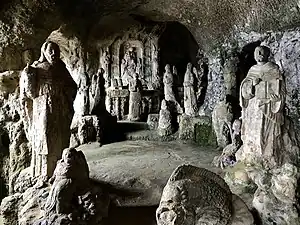 L'intérieur de la grotte.