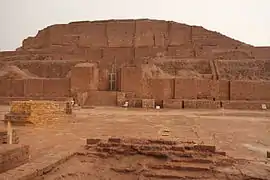 La ziggurat de Chogha Zanbil (Iran), XIVe siècle av. J.-C.