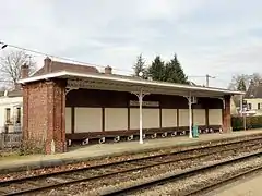 Abri de quai de la gare.