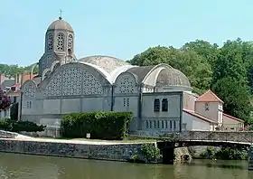 Vue ouest de l'église Notre-Dame de Bethléem (depuis les quais du canal du Nivernais).