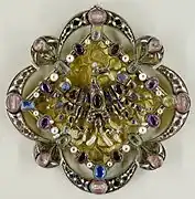 Fermail-reliquaire à l'aigle (XIVe siècle), musée de Cluny, Paris.