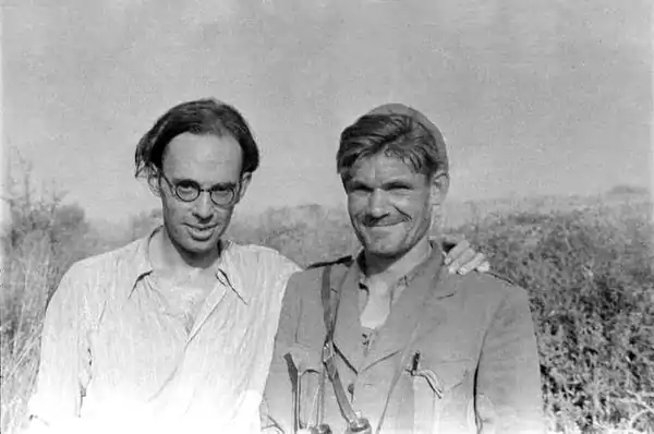 Claud Cockburn (en), avec lequel Ross a eu un enfant, Sarah Caudwell. Cockburn quitta Ross et leur fille en août 1939, trois mois après sa naissanceParker 2004. .