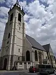 Le clocher de l'église et la façade sud.
