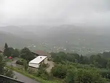 Vue sur le col de Bussang depuis un centre de vacances sur le versant opposé