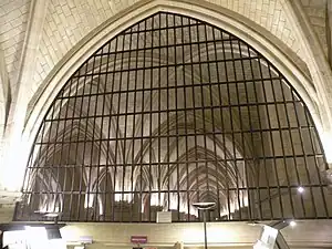 Le passage dit « Rue de Paris », à travers la prison révolutionnaire.