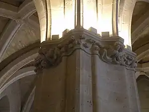 Décoration sculpturale de la Salle des Gardes (XIXe&nbsp;siècle).