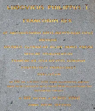 Inscription en latin : érection de l’obélisque le 25 octobre 1836 en présence du roi Louis-Philippe.