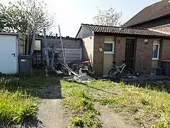 Le puits no&nbsp;1 dans son environnement.