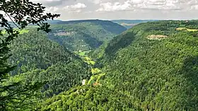 Le cirque de Consolation vu depuis le belvédère de la roche du Prêtre.